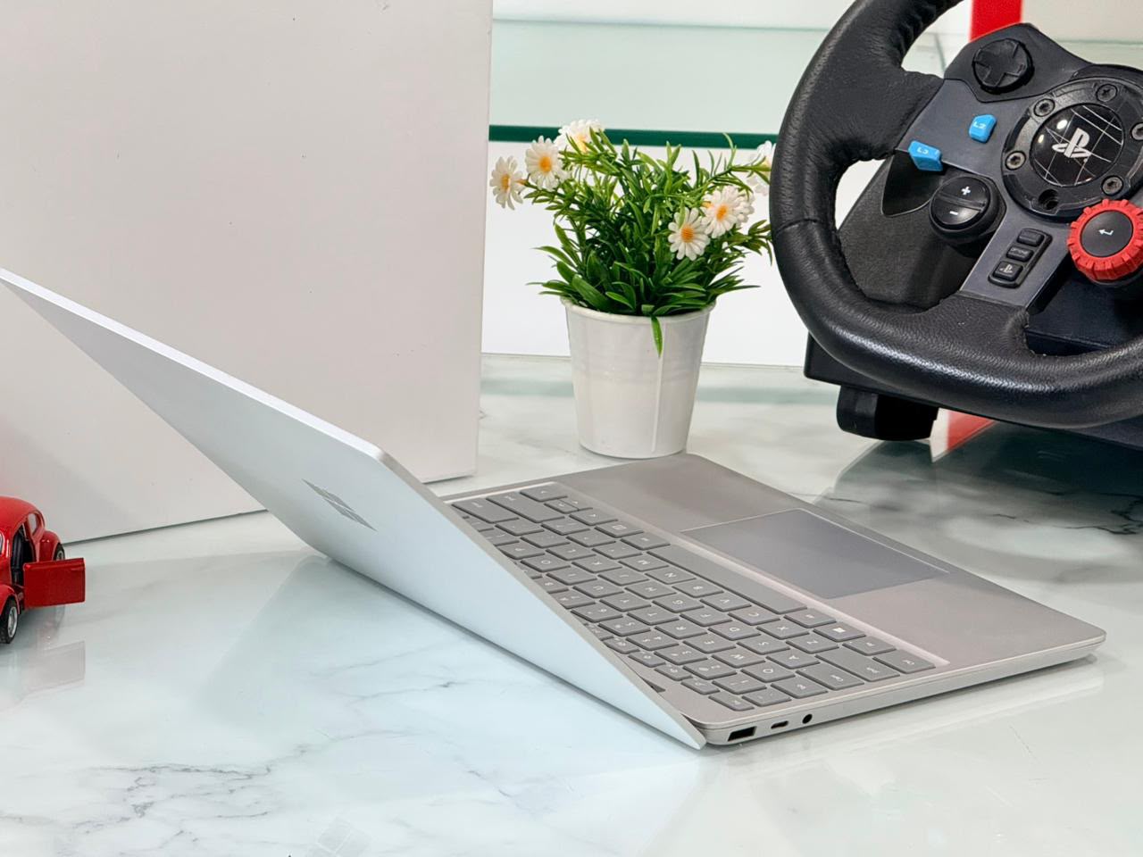 Microsoft Surface Laptop Go 1943 Touchscreen — foto 1